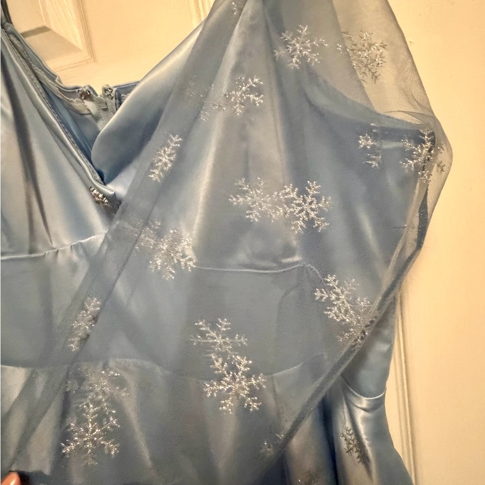 Unique Vintage Light Blue Snowflake Dress - Picture 4 of 6